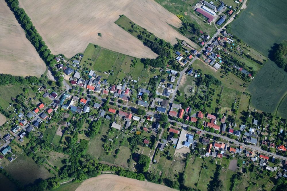 Senkrecht-Luftbild Werbellin - Senkrechtluftbild Ortsansicht am Rande von landwirtschaftlichen Feldern in Werbellin im Bundesland Brandenburg, Deutschland