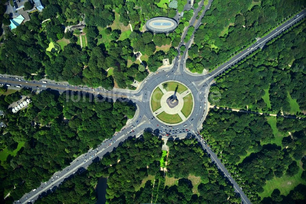 Senkrecht-Luftbild Berlin - Senkrechtluftbild Parkanlage Tiergarten - Straße des 17. Juni - Siegessäule - Großer Stern im Ortsteil Tiergarten in Berlin, Deutschland