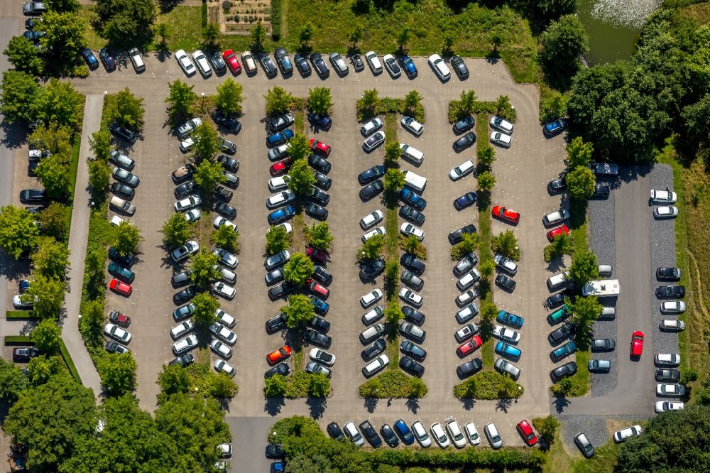 Senkrecht-Luftbild Sendenhorst - Senkrechtluftbild Parkplatz und Abstellfläche für Automobile in Sendenhorst im Bundesland Nordrhein-Westfalen, Deutschland