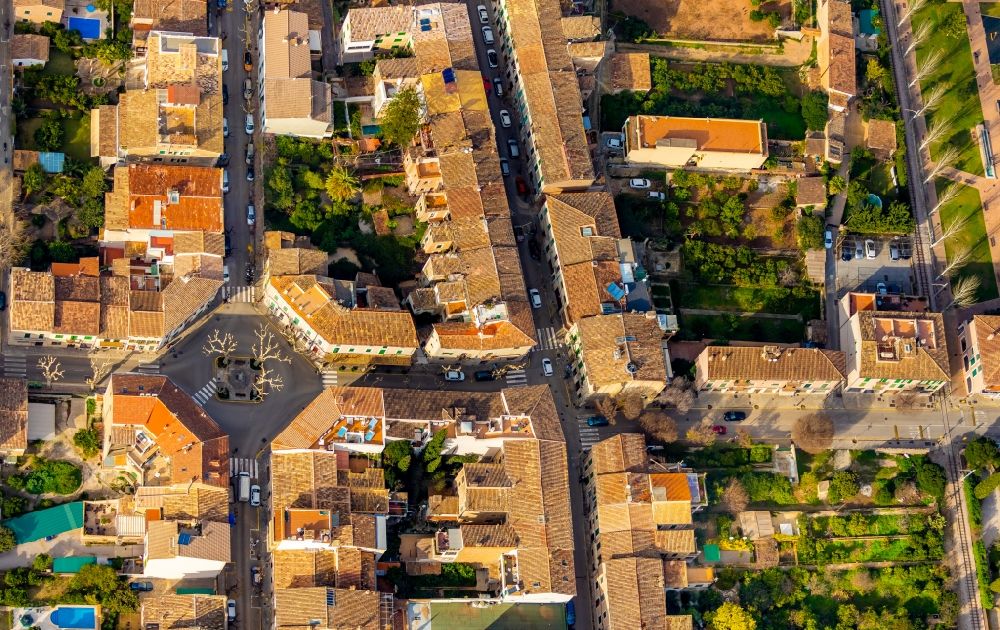 Senkrecht-Luftbild Soller - Senkrechtluftbild Platz- Ensemble Placa d´ America in Soller auf der balearischen Mittelmeerinsel Mallorca, Spanien