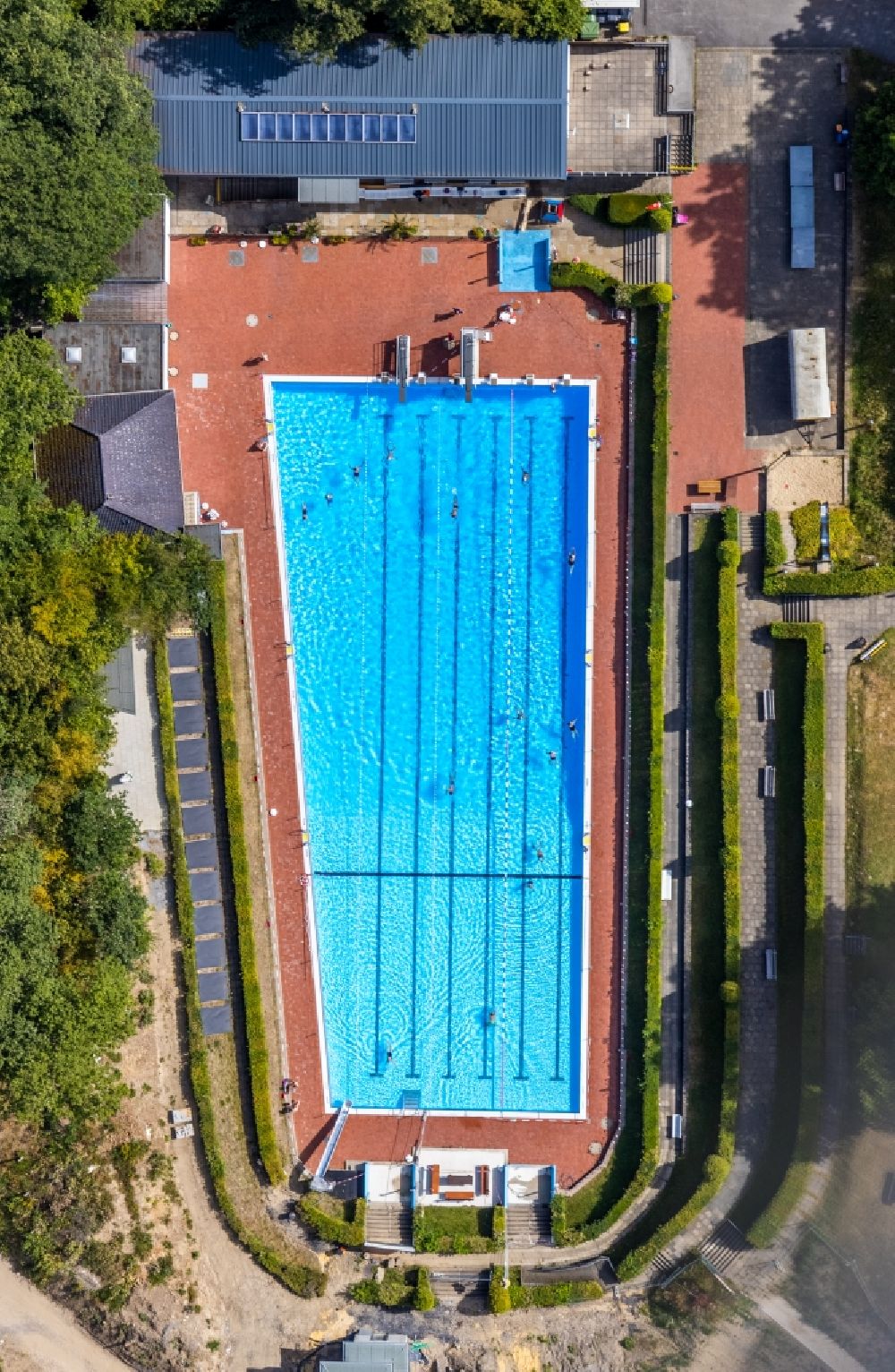 Senkrecht-Luftbild Menden (Sauerland) - Senkrechtluftbild Schwimmbecken des Freibades Leitmecke in Menden (Sauerland) im Bundesland Nordrhein-Westfalen