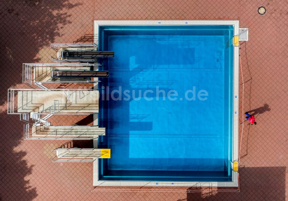 Senkrecht-Luftbild Chemnitz - Senkrechtluftbild Schwimmbecken des Freibades im Ortsteil Gablenz in Chemnitz im Bundesland Sachsen, Deutschland