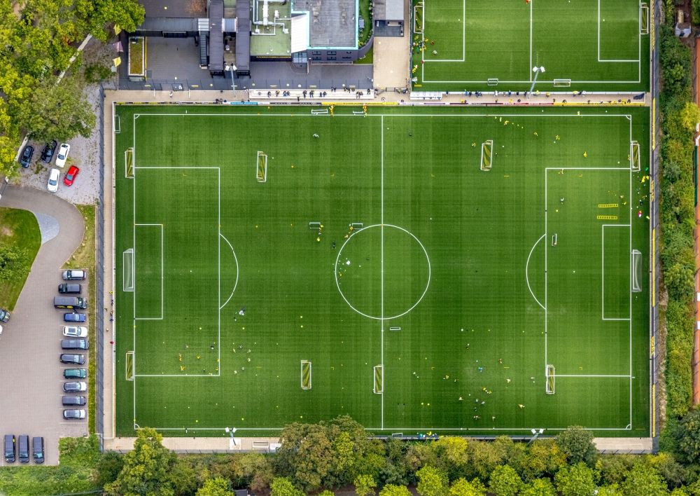 Senkrecht-Luftbild Dortmund - Senkrechtluftbild Sportplatzanlagen der BVB Evonik Fußballakademie in Dortmund im Bundesland Nordrhein-Westfalen, Deutschland