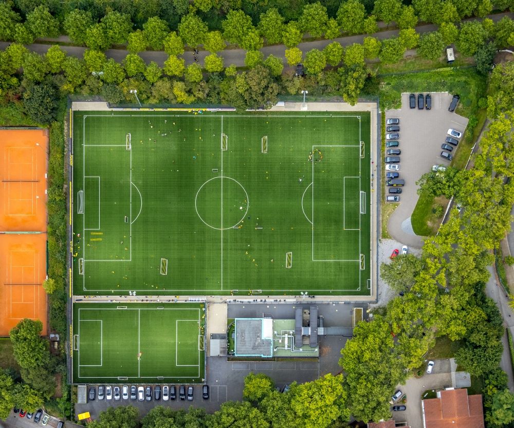 Senkrecht-Luftbild Dortmund - Senkrechtluftbild Sportplatzanlagen der BVB Evonik Fußballakademie in Dortmund im Bundesland Nordrhein-Westfalen, Deutschland