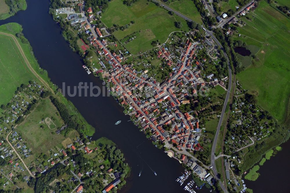 Senkrecht-Luftbild Havelsee - Stadtansicht vom Innenstadtbereich und Stadtzentrum am Ufer des Beetzsees in Havelsee im Bundesland Brandenburg