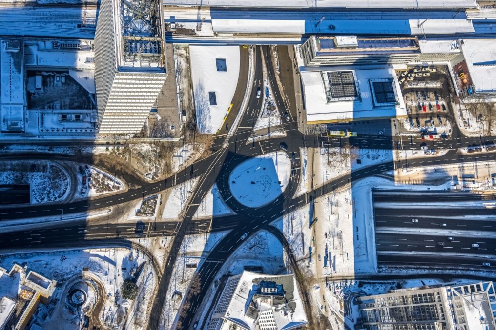Senkrecht-Luftbild Essen - Senkrechtluftbild Straßenführung an der Kreuzung am Platz Freiheit in Essen im Bundesland Nordrhein-Westfalen, Deutschland
