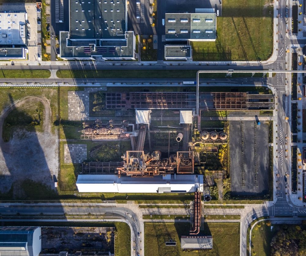 Senkrecht-Luftbild Dortmund - Senkrechtluftbild Technische Anlagen und Produktionshallen auf dem ehemaligen Hochofengelände Phoenix - West in Hörde in Dortmund im Bundesland Nordrhein-Westfalen