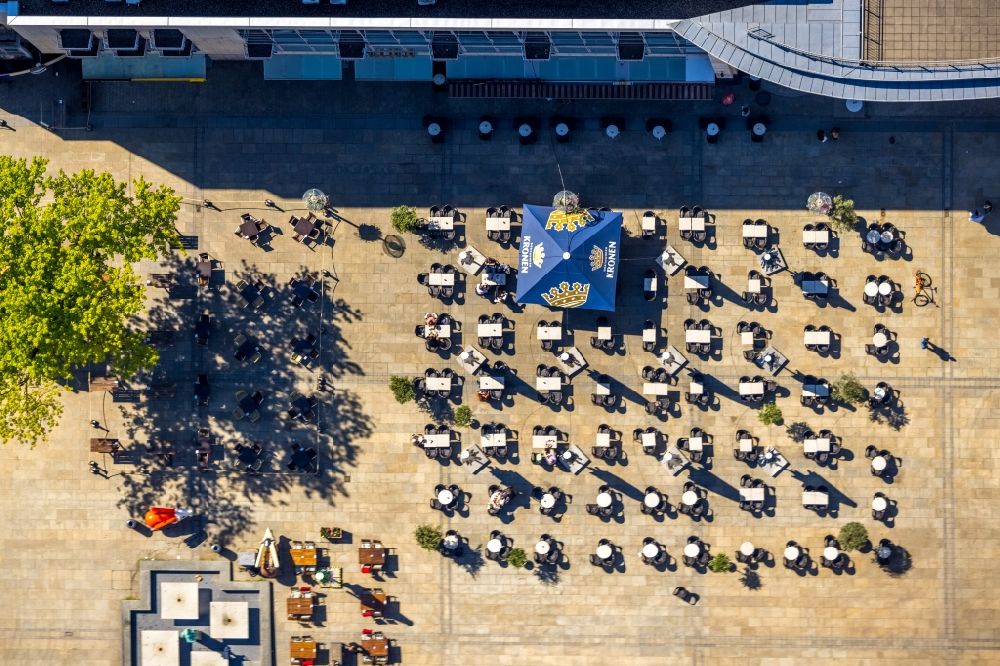 Senkrecht-Luftbild Dortmund - Senkrechtluftbild Tische und Sitzbänke der Freiluft- Gaststätten auf dem Markt in Dortmund im Bundesland Nordrhein-Westfalen, Deutschland