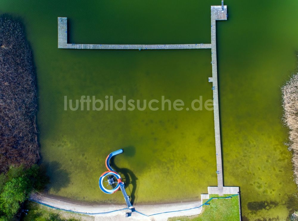 Senkrecht-Luftbild Rühn - Senkrechtluftbild Uferbereiche am Freibad Großer Rühner See in Rühn im Bundesland Mecklenburg-Vorpommern, Deutschland