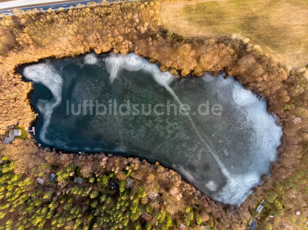 Senkrecht-Luftbild Schorfheide - Senkrechtluftbild Uferbereiche des Sees Kleiner Bukowsee in einem Waldgebiet in Schorfheide im Bundesland Brandenburg, Deutschland
