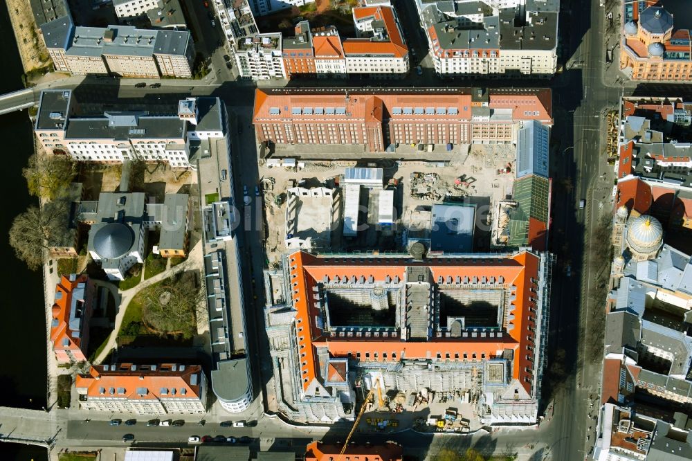 Senkrecht-Luftbild Berlin - Umbau des ehemaligen Haupttelegrafenamtes zum neuen Büro- und Geschäftsgebäude FORUM an der MUSEUMSINSEL in Berlin, Deutschland