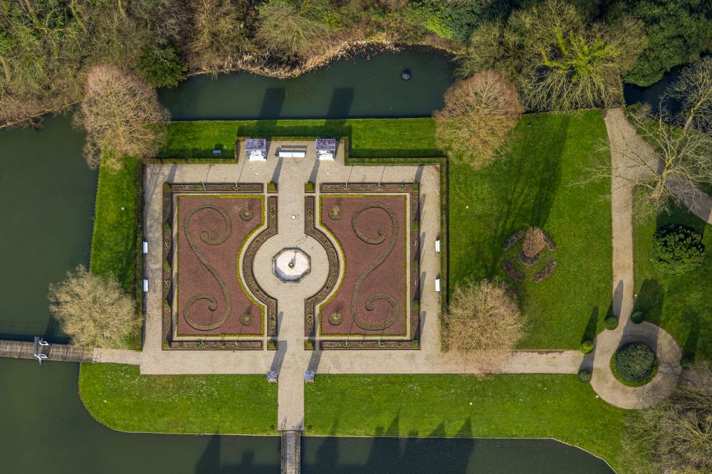 Senkrecht-Luftbild Isselburg - Senkrechtluftbild Wassergraben und Parkanlagen am Wasserschloß Anholt in Isselburg im Bundesland Nordrhein-Westfalen, Deutschland
