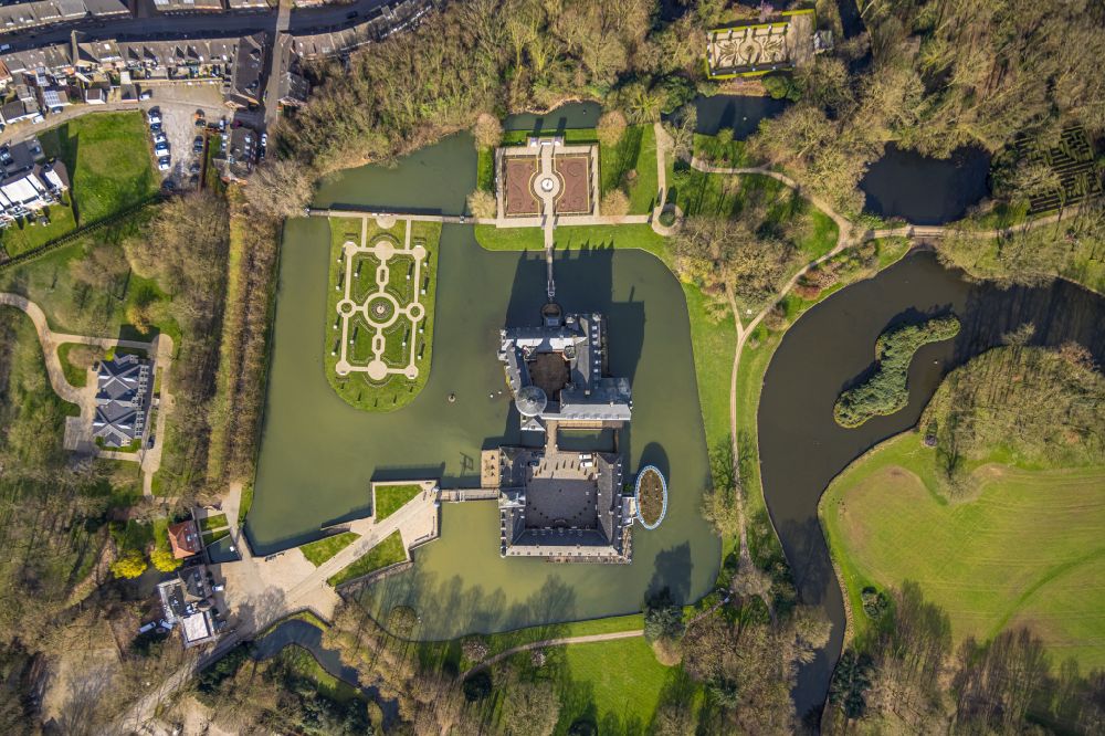 Senkrecht-Luftbild Isselburg - Senkrechtluftbild Wassergraben und Parkanlagen am Wasserschloß Anholt in Isselburg im Bundesland Nordrhein-Westfalen, Deutschland