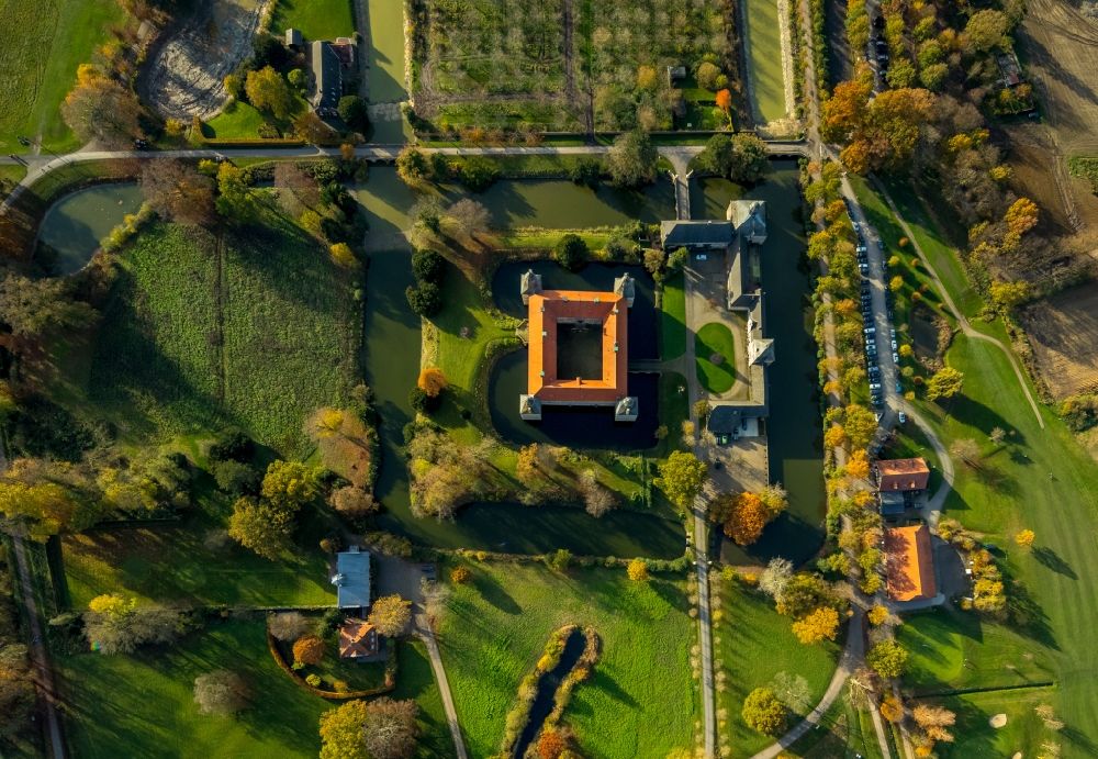 Senkrecht-Luftbild Ascheberg - Senkrechtluftbild Wassergraben mit Wasserschloß Schloss Westerwinkel in Ascheberg im Bundesland Nordrhein-Westfalen, Deutschland