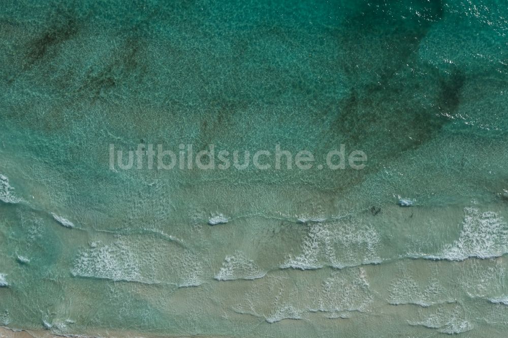 Senkrecht-Luftbild Llucmajor - Senkrechtluftbild Wasseroberfläche an der Meeres- Küste des Mittelmeer in Llucmajor auf der balearischen Mittelmeerinsel Mallorca, Spanien