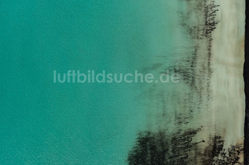 Senkrecht-Luftbild Campos - Senkrechtluftbild Wasseroberfläche an der Meeres- Küste des Mittelmeer in Llucmajor auf der balearischen Mittelmeerinsel Mallorca, Spanien