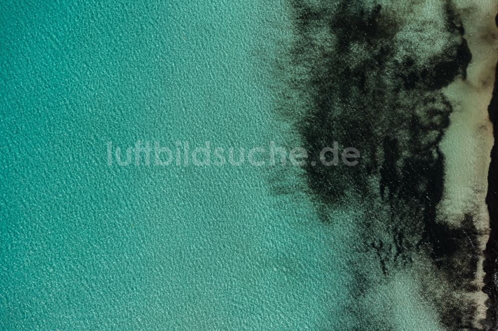 Senkrecht-Luftbild Campos - Senkrechtluftbild Wasseroberfläche an der Meeres- Küste des Mittelmeer in Llucmajor auf der balearischen Mittelmeerinsel Mallorca, Spanien