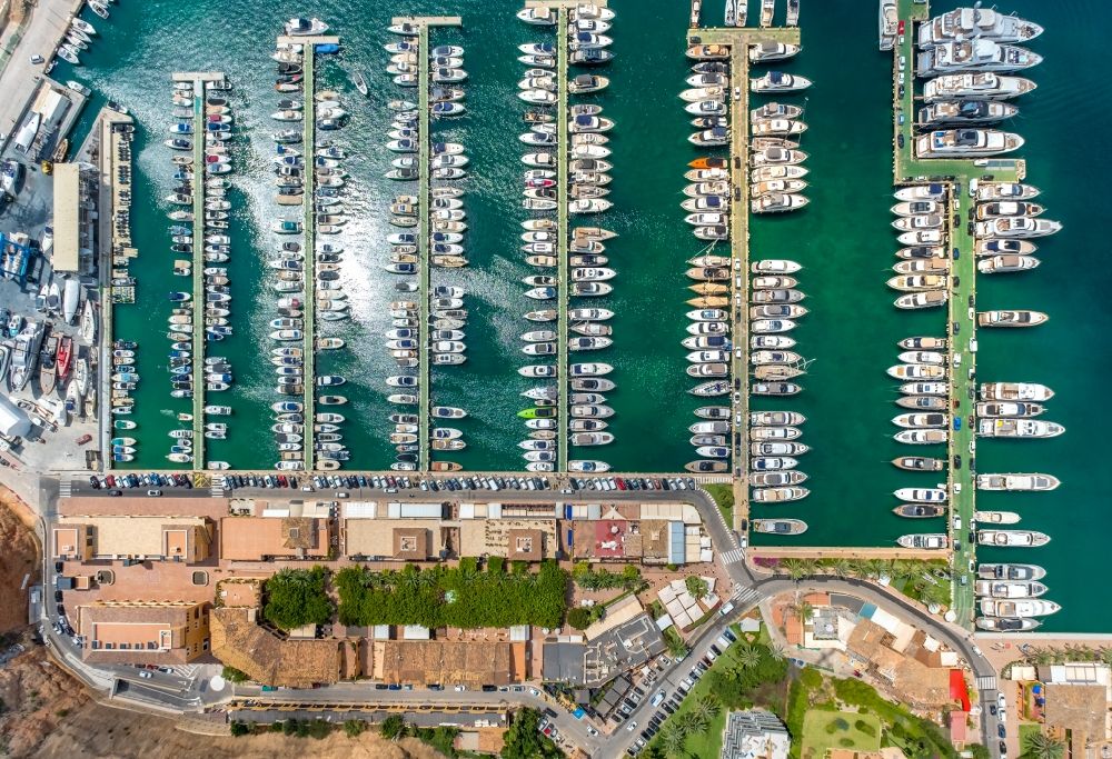 Senkrecht-Luftbild Portals Nous - Senkrechtluftbild Yachthafen am Uferbereich Puerto Portals in Portals Nous in Balearische Insel Mallorca, Spanien